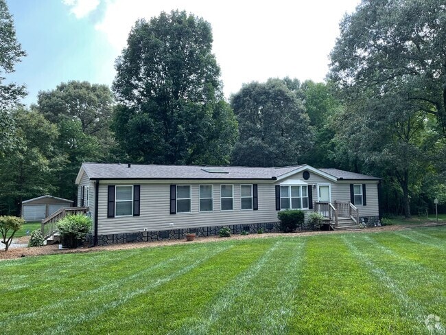 Building Photo - Updated Three Bedroom Two Bath Double Wide... Rental