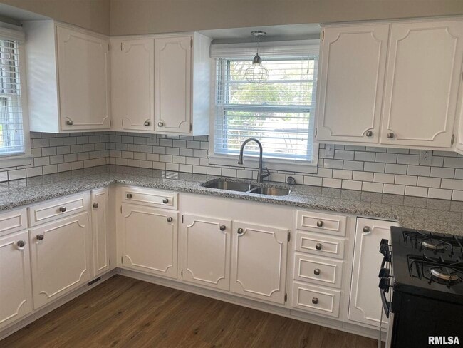 Photo - 2733 E 18th St