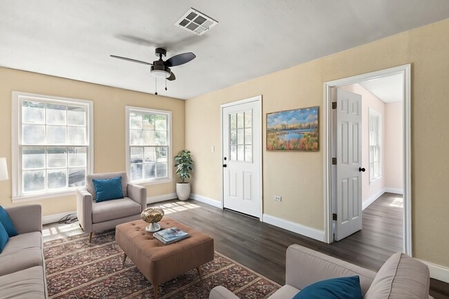 Photo - 3121 Colonial Ave