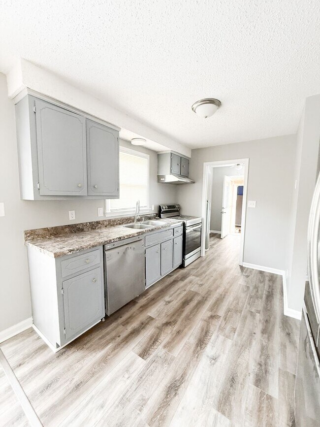 Photo - 3 Bedroom 2 Bathroom Home!!