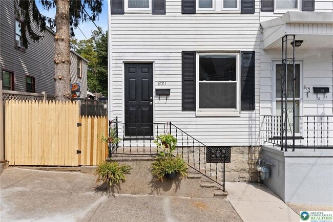 Photo - 821 Jackson St