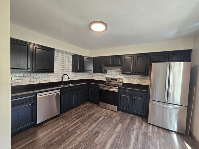 Photo - Beautifully Updated 3 Bedroom 2.5 Bathroom Townhouse - Golf Course View!