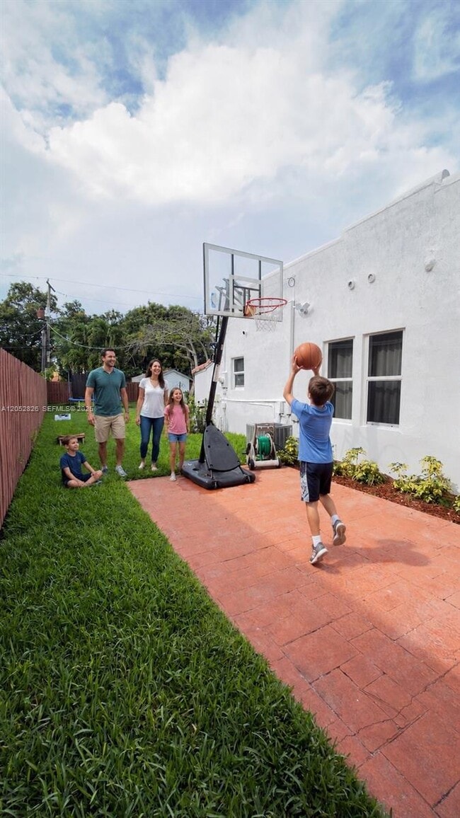 Photo - 220 SW 5th St