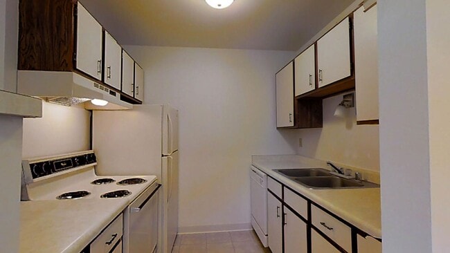 Photo - Renovated Lower 1 Bedroom 1 Bathroom Apartment Available Unit 36