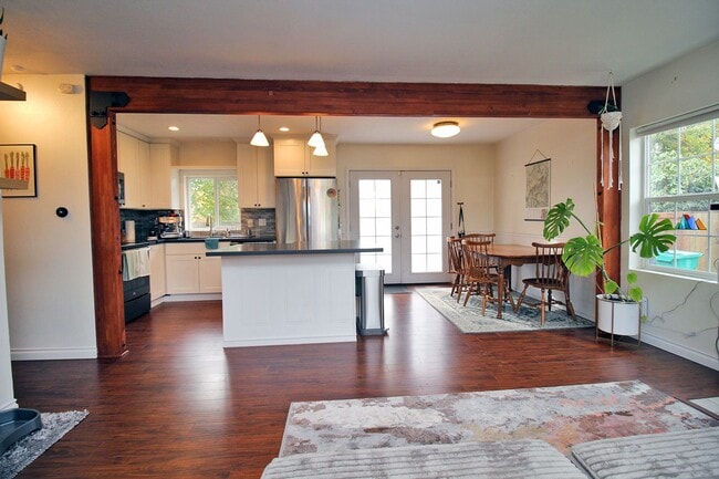 Photo - 9020 SE Stephens St