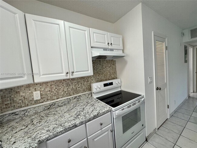 4140 Woodside Dr Unit 107