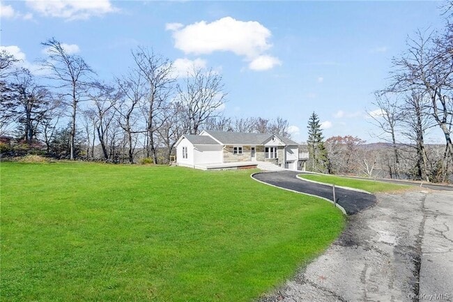 Building Photo - 225 Hilltop St
