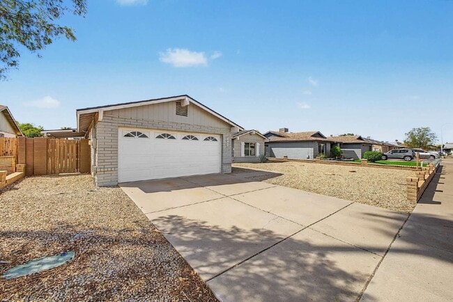 10222 N 52nd Dr