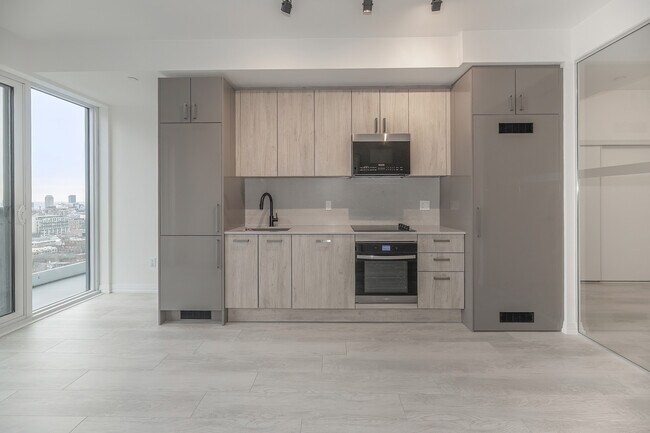 Photo - 280 Dundas St W