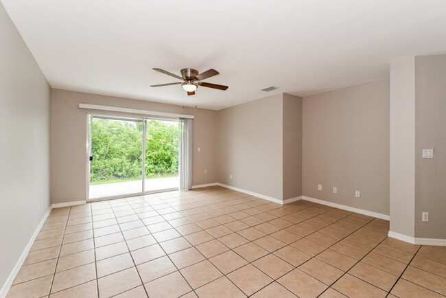 Photo - 736 Jack Ave S