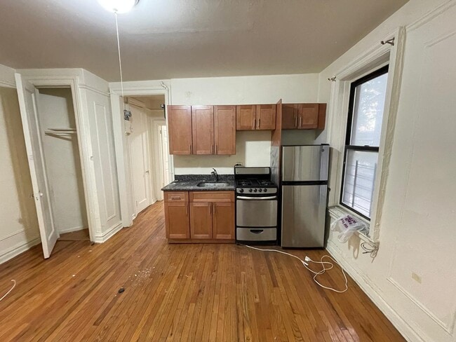 Photo - 142 W 238th St Unit 9