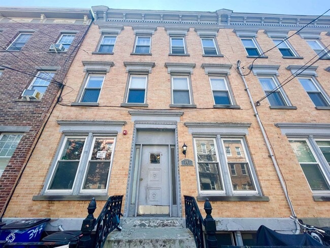 Building Photo - 347 7th St Unit 5