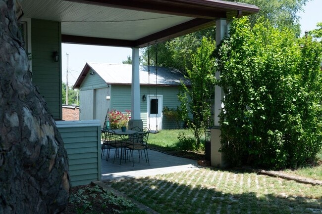 Side Porch - 801 N Main St