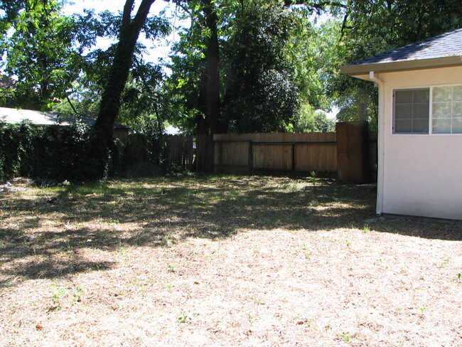 Photo - 802 W 4th Ave