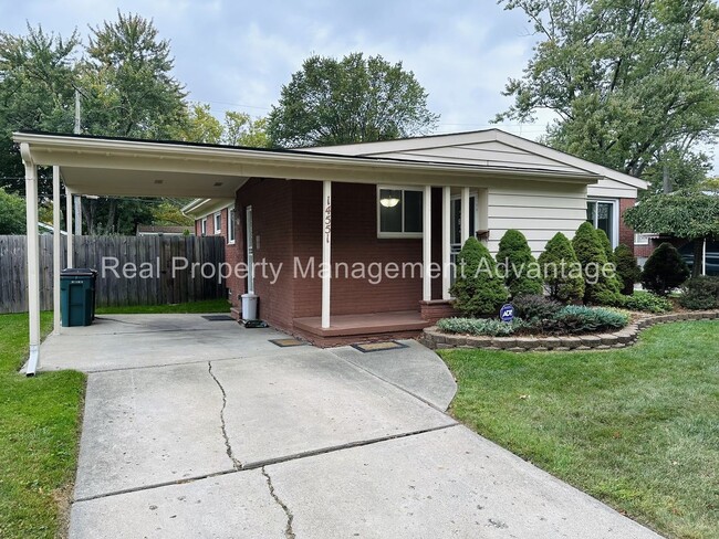 Photo - Oak Park Mid-Century Modern Beauty!