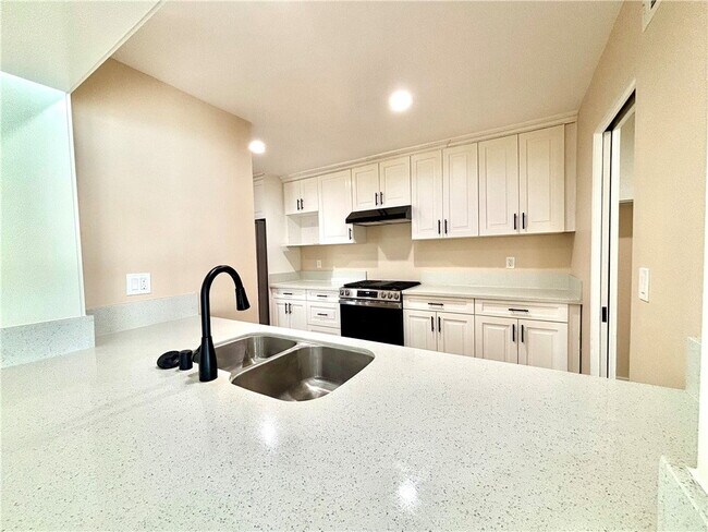 Photo - 2013 Victoria Dr