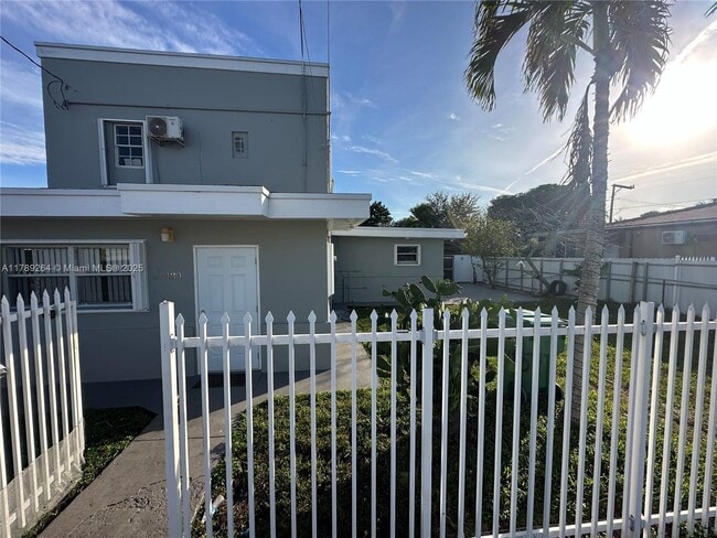 Photo - 2430 NW 26th St Apartamento Unidad 1