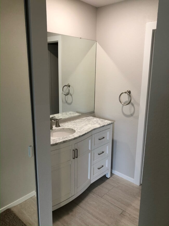 Photo - 16871 Green Ln Unit 1