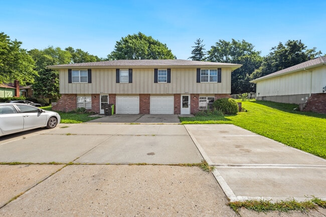 Building Photo - 16713 Bel Ray Blvd Rental