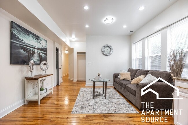Photo - 3849 W Ainslie St Unit 1