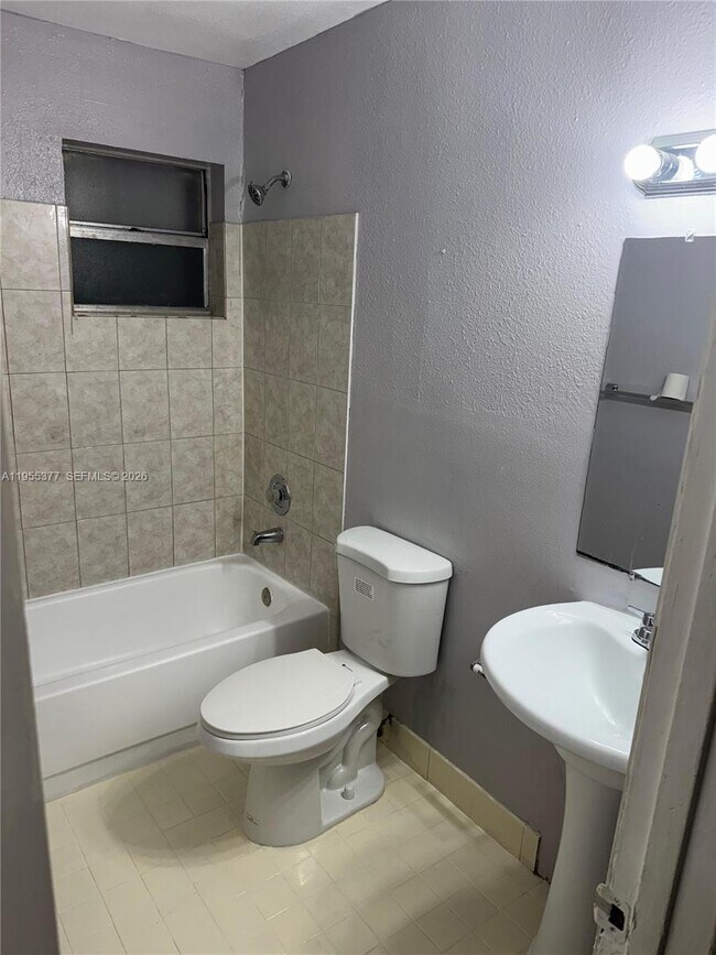 Photo - 2500 NW 9th Ct