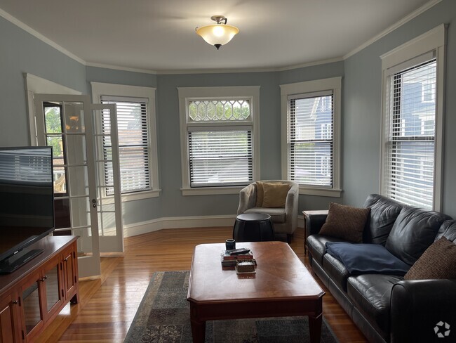 Building Photo - 12 Mayflower St Unit 12 Rental