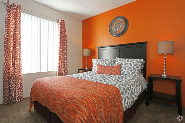 1BR, 1BA - 480 SF