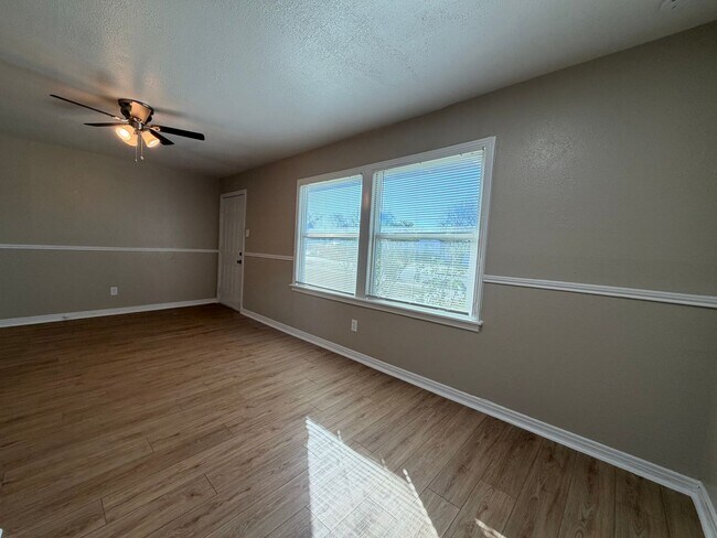 Photo - AVAILABLE NOW 2 BEDROOM 1 BATH WITH BONUS/FLEX ROOM IN SOUTH FORT WORTH