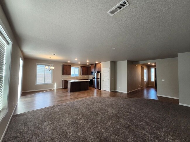 Photo - West Richland Contemporary Style Living!