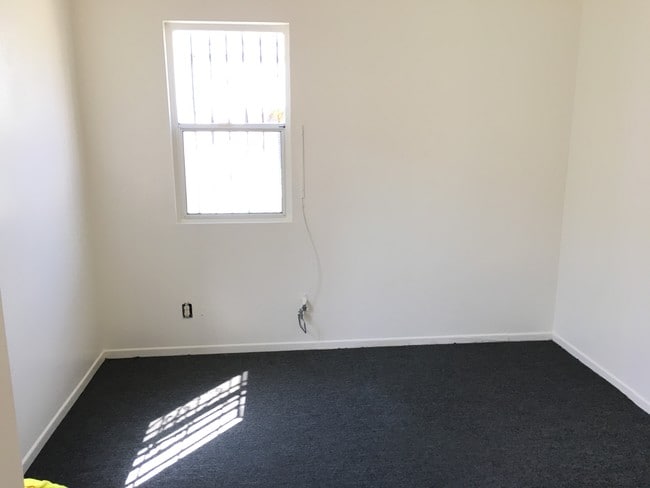 Photo - 1207 W 60th Pl Unit 60th Place