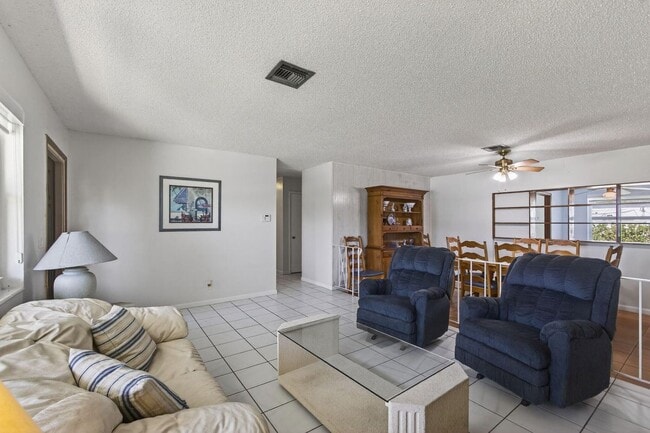 Photo - 704 Juniper Dr