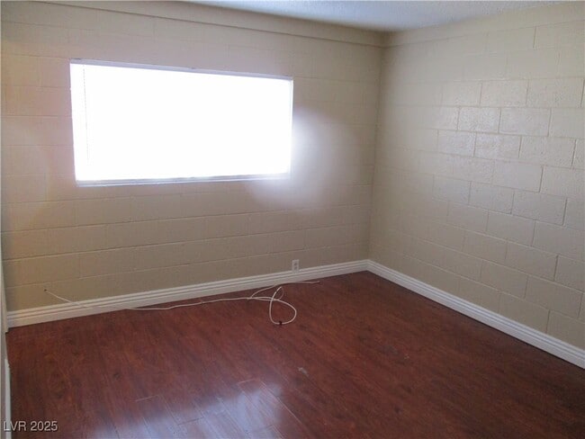 Building Photo - 2933 E Elm Ave Unit 4 Rental
