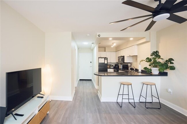 Building Photo - 2479 Peachtree Rd NE Unit 611