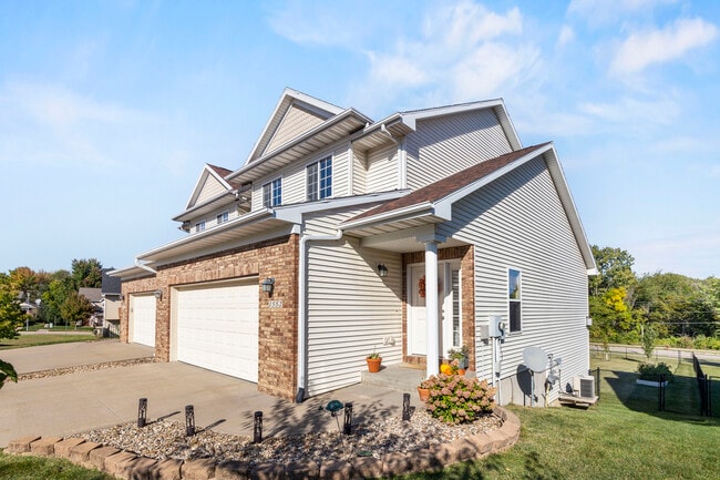 Photo - 1552 Cook Cir