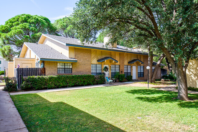 Oakwood Mansión Condominiums - Oakwood Manor Condominiums