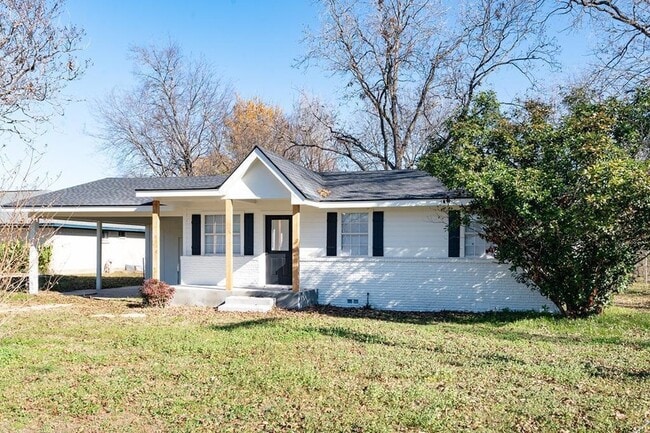 Photo - 208 N Coleman St