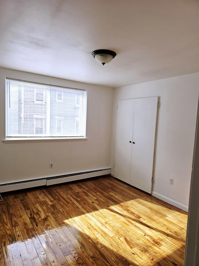 Apt 208 - 575 Farmington Ave