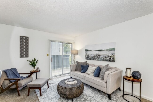 Cedar - 1 Bed / 1 Bath - 650 Sq.Ft. - Claremont Apartments