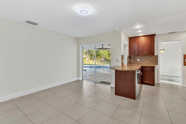 Photo - 290 NW 65th Ave