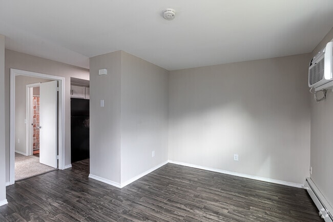 1BR, 1BA - Living Room - The Flats at Talcott