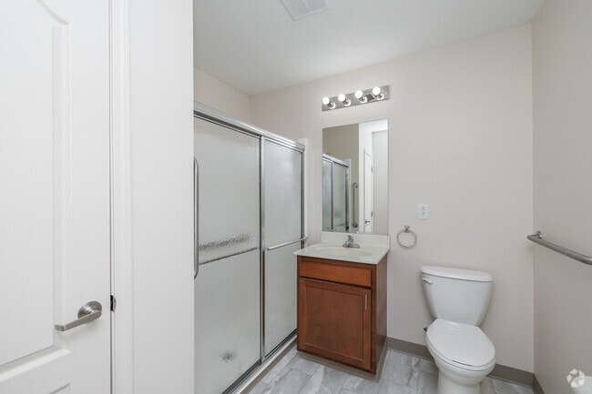 2BR, 1BA - 825SF - Bathroom