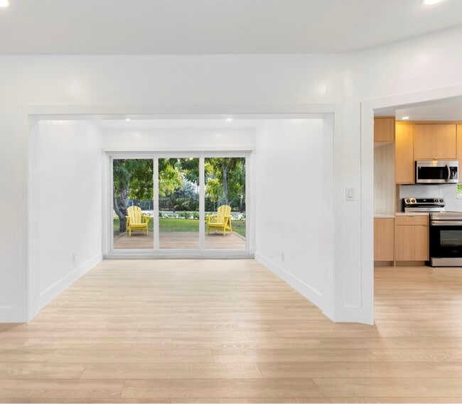 Photo - 810 NW 7th St