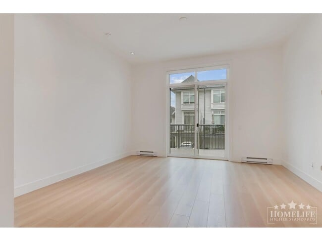 Photo - 2838 Livingstone Ave