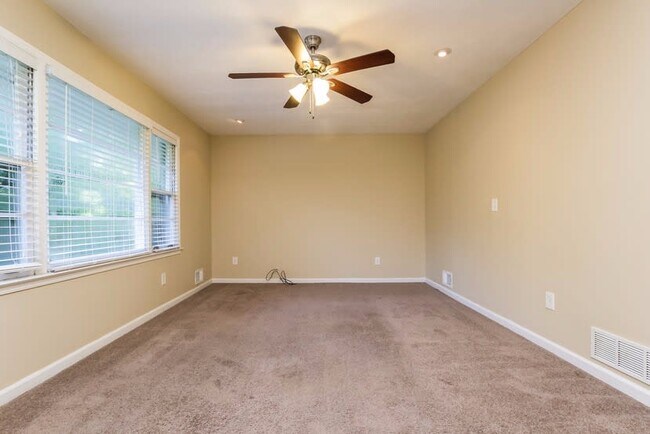 Photo - 1398 Yates Ave