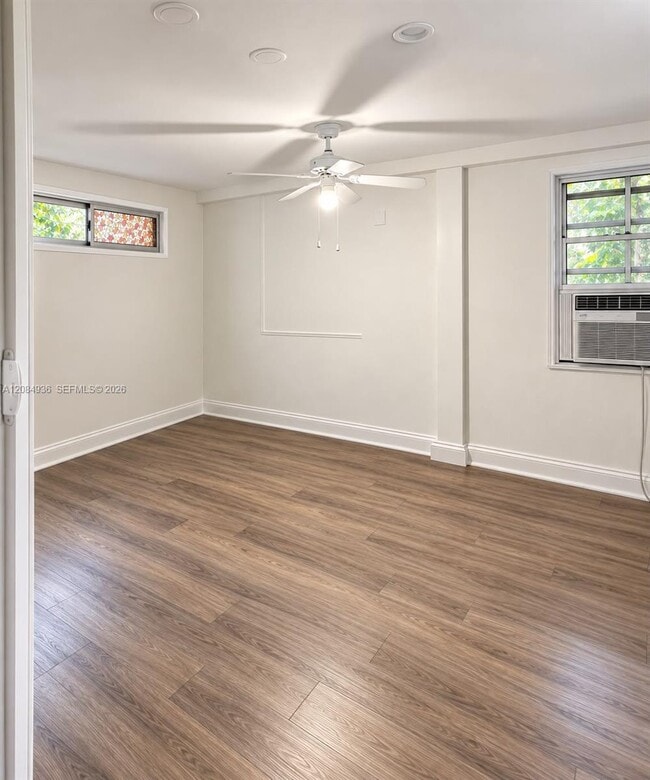Building Photo - 4790 SW 65th Ave Unit 4
