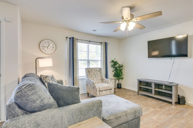 Building Photo - 310 Wall St