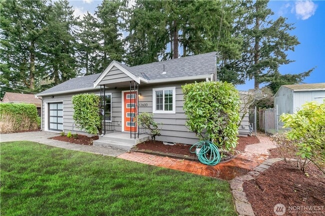 Building Photo - North Seattle - Pinehurst Updated 3 Bedroom 2 Bath Rambler