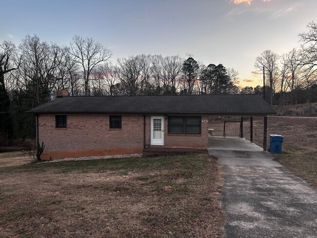 Building Photo - 3540 Wandering Ln NE