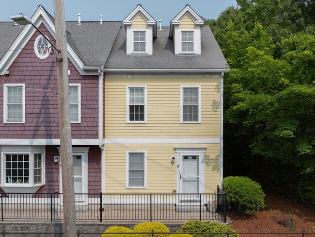 Building Photo - 40 Brattle St Rental