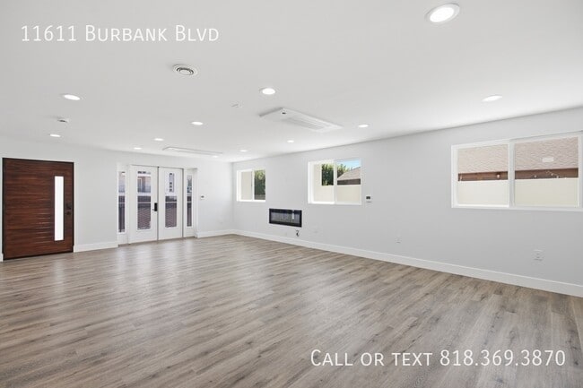 Photo - 11611 Burbank Blvd